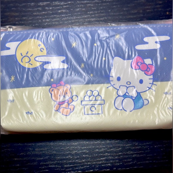 Hello Kitty®️ And Friends Flat Zippered Pouch - NWT - Picture 3 of 5